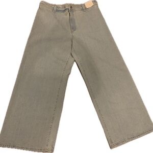 Universal Thread women’s Relaxed Jeans in light blue